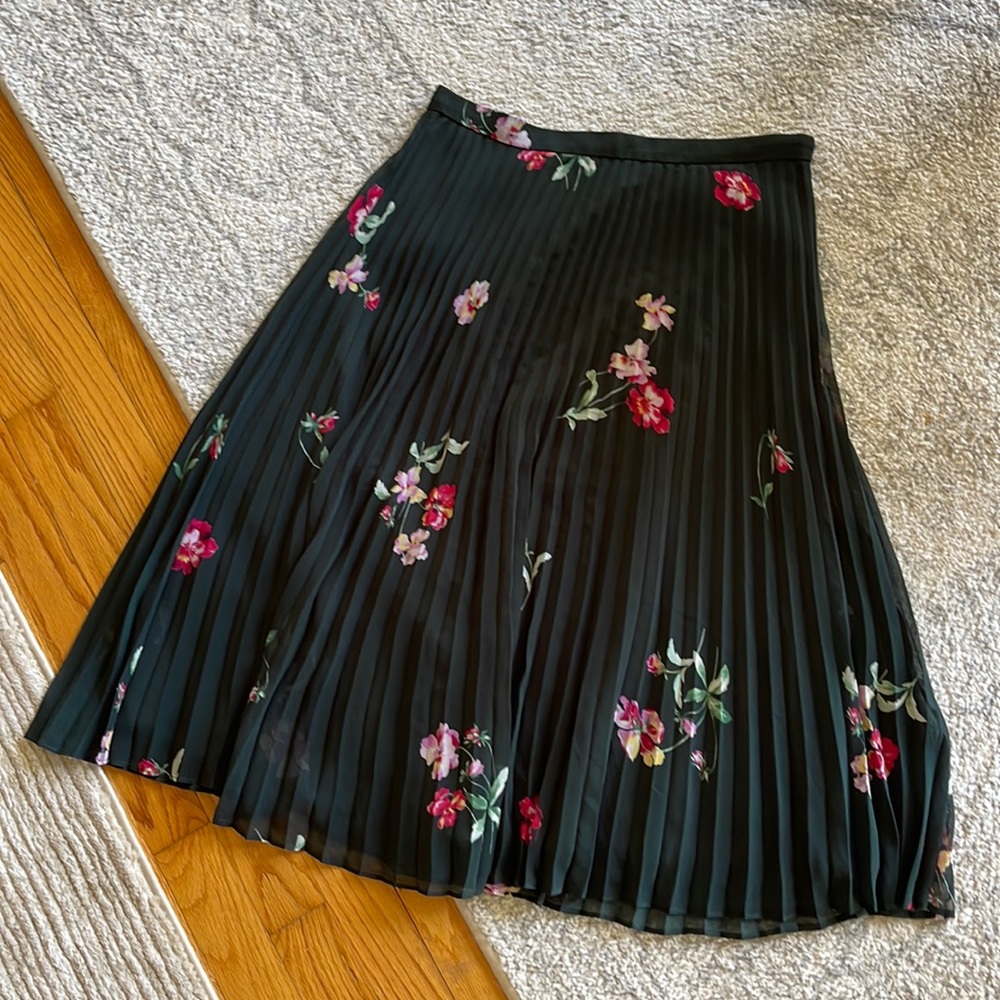 Pleated knee length skirt. Dark green with flowers. Ann Taylor.